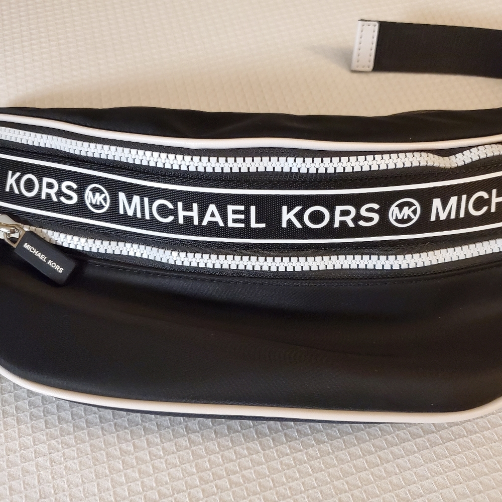 ❤️❤️Sold❤️❤️MICHAEL KORS KENLY MEDIUM WAISTPACK XBODY FANNY BE